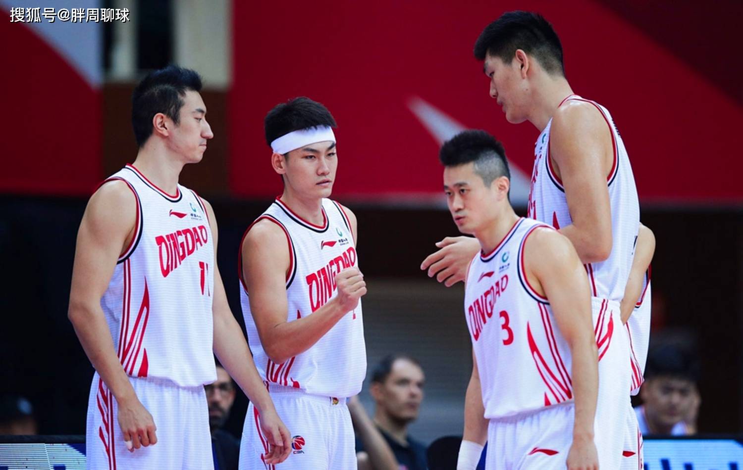 中央突破三军配合两翼作战内外呼应